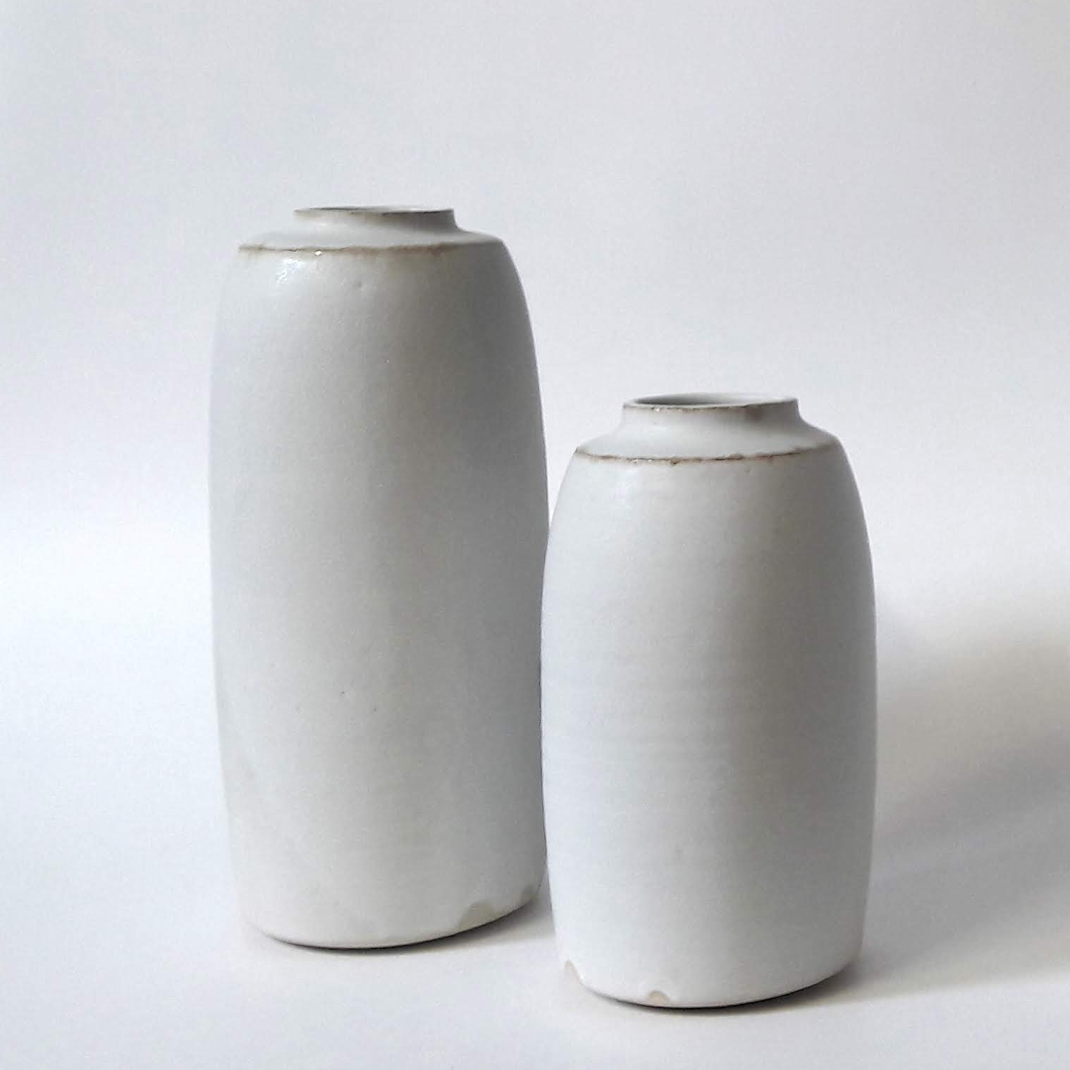 Set vases of different sizes. Matte white glazed